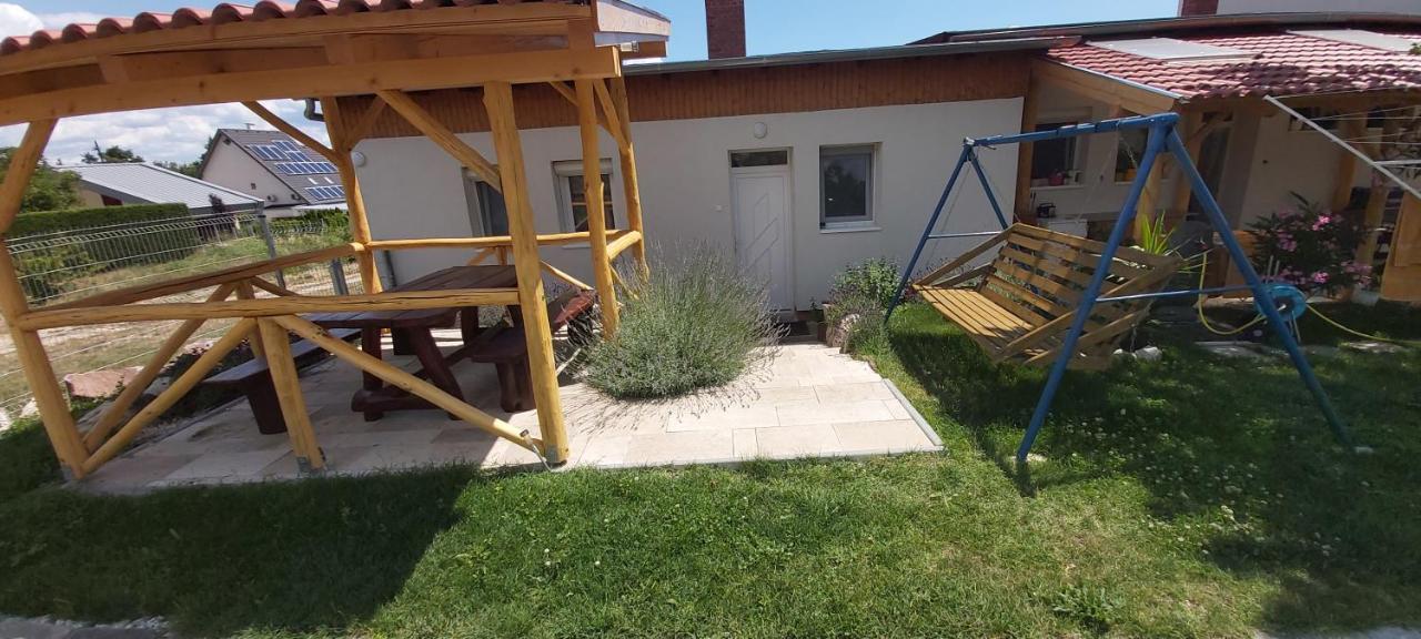 Lali Apartman Balatonudvari Exterior foto