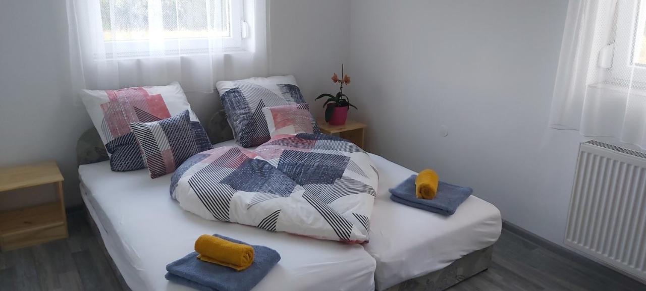 Lali Apartman Balatonudvari Exterior foto